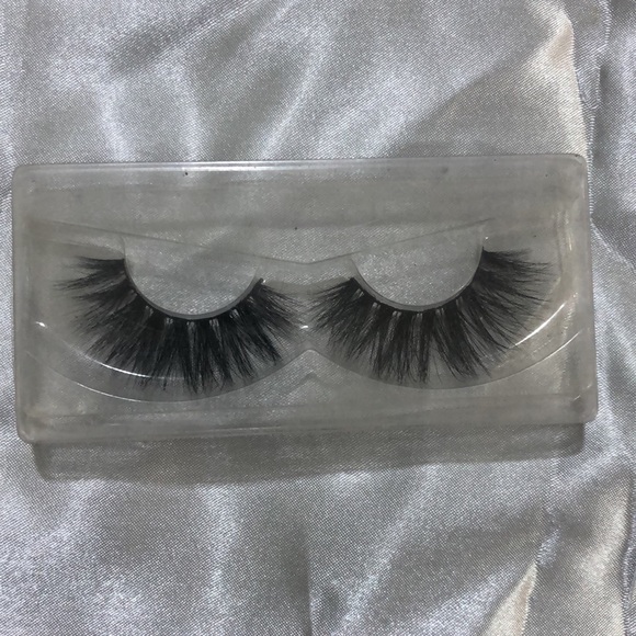 Eye lashes - Picture 10 of 10